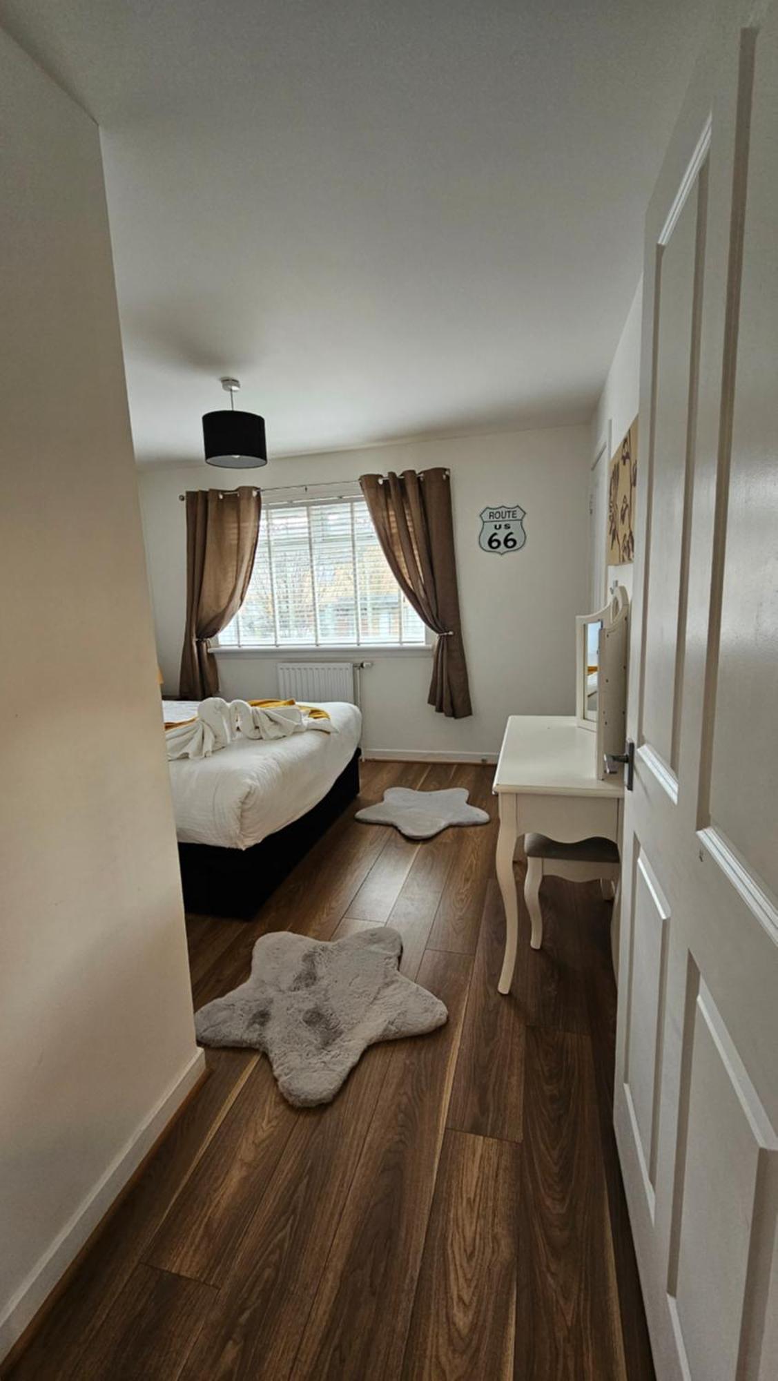 Silverburn New House With Free Parking And Nice Garden Глазго Экстерьер фото